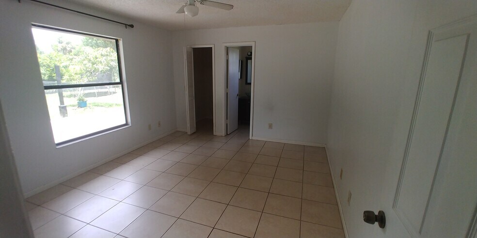 Building Photo - 2180 SW Pamona St