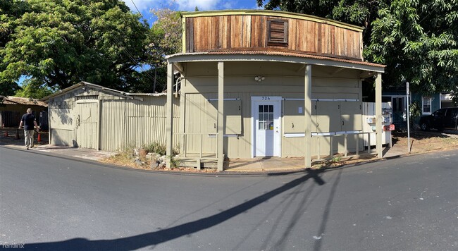 Building Photo - Studio, 0.5 bath House - 724 Luakini St Co...