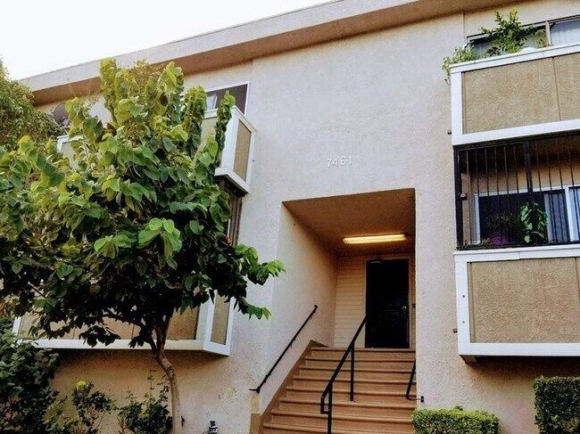 Building Photo - 1 Month Free! Fully Renovated 1-Bedroom Ap...