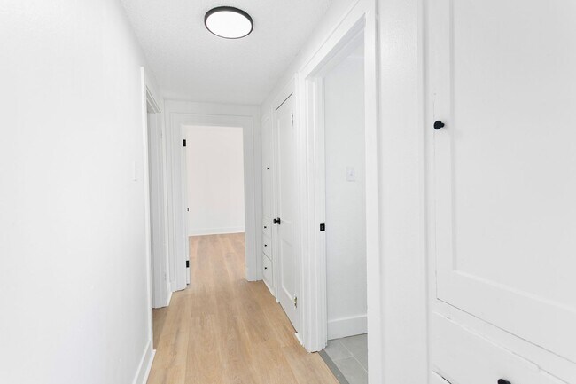 Building Photo - Beautiful 3 bd home close to the hospital