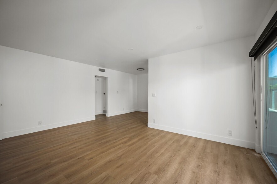 Building Photo - 2034 S Garth Ave