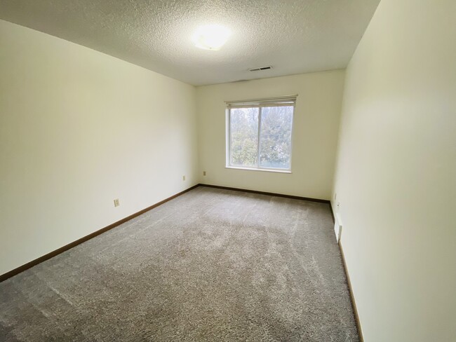 Building Photo - 345