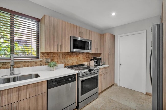 Building Photo - 3996 Estepona Ave