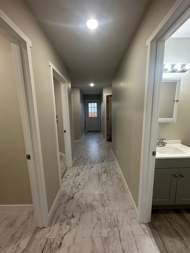 Building Photo - Brand New & Adorable 2 Bedroom, 2 Bathroom Unit in Saint Anthony! ($200 OFF OF FIRST MONTHS RENT!!!)