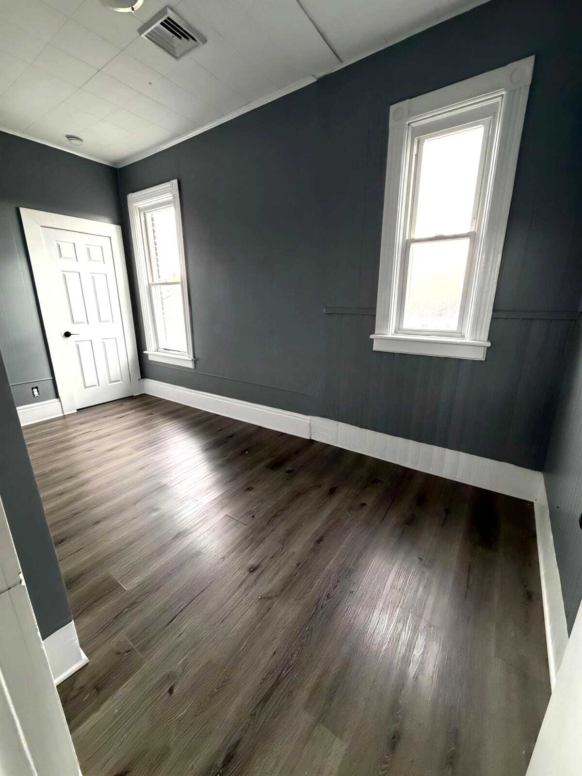 Building Photo - 204 1st St