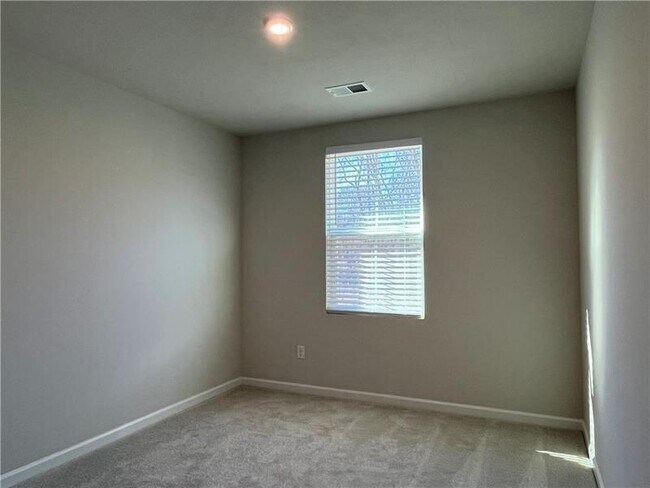 Building Photo - 214 Smith Ln