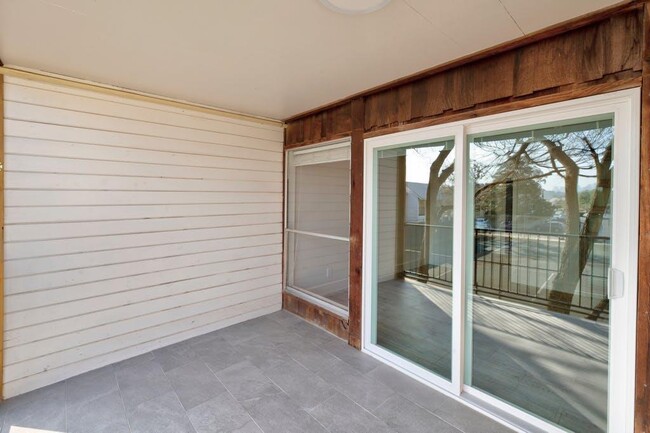 Building Photo - 1214 Barton Hills Dr