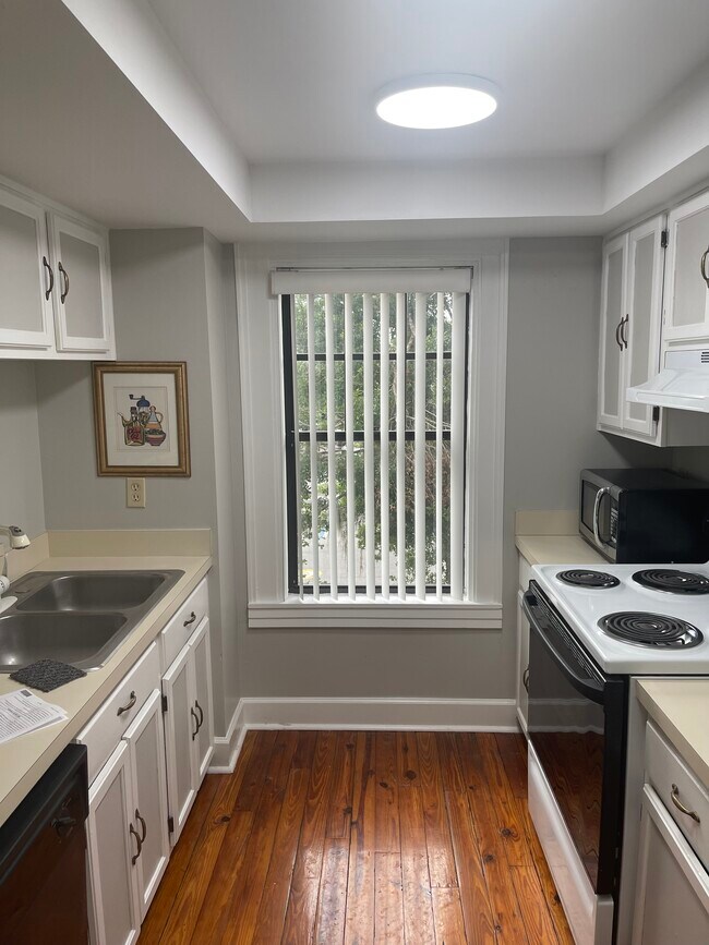 Building Photo - 235 6th St NW