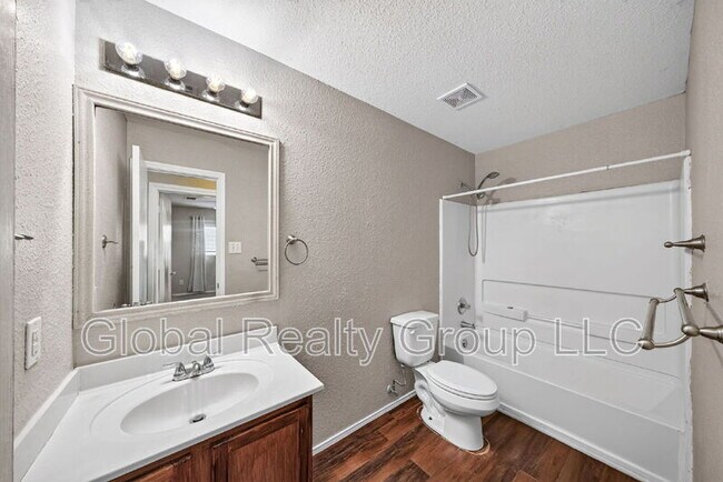 Building Photo - 117 Creek Run
