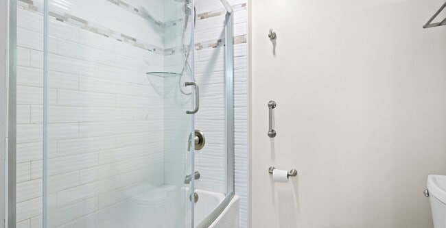 Building Photo - 3-Bedroom Home with Peekaboo Views of Silv...