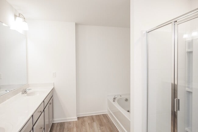 Building Photo - Beautifully designed 3-bedroom, 2.5-bath end-unit townhome in Suwanee