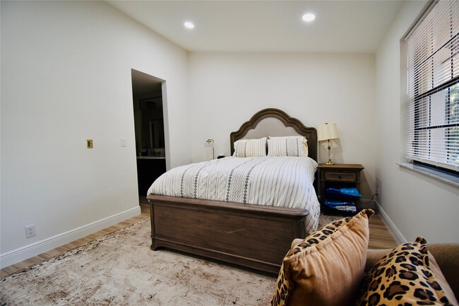 Building Photo - 7917 La Mirada Dr