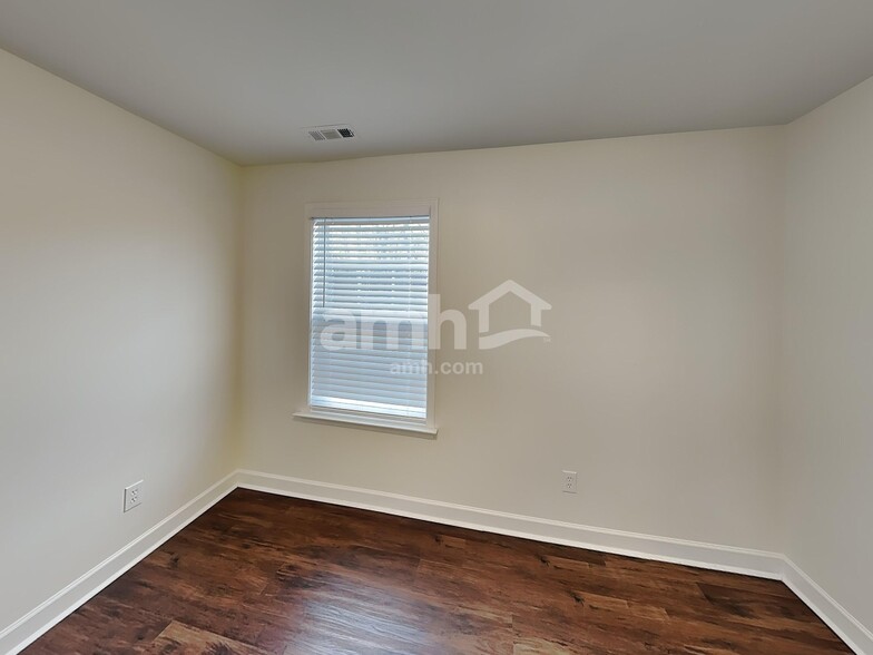 Building Photo - 3058 Romain Trail