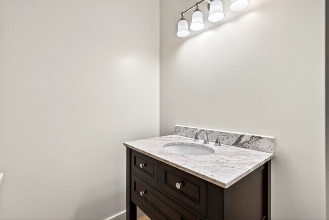 Building Photo - Asheville Rental-Beverly Hills Area