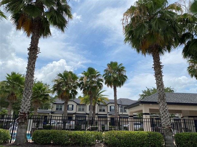Building Photo - 10285 Park Commons Dr