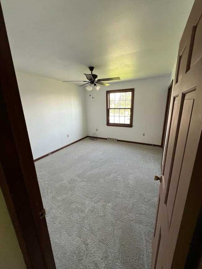 Building Photo - 4 BR 2 1/2 BA Single Family Home Birdsboro