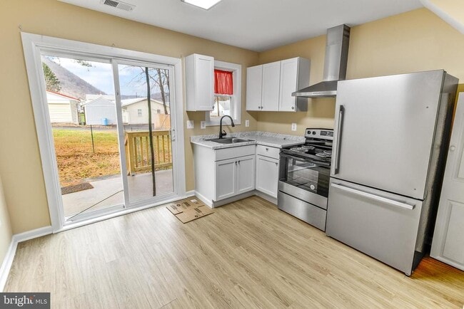 Building Photo - 28 B St