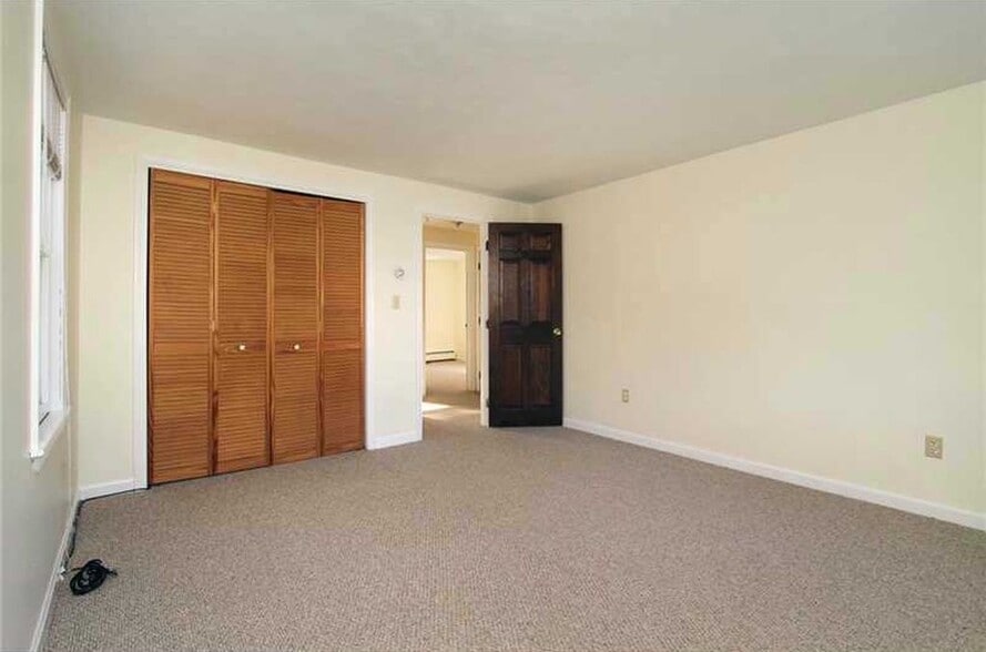 Building Photo - 18 Homer St