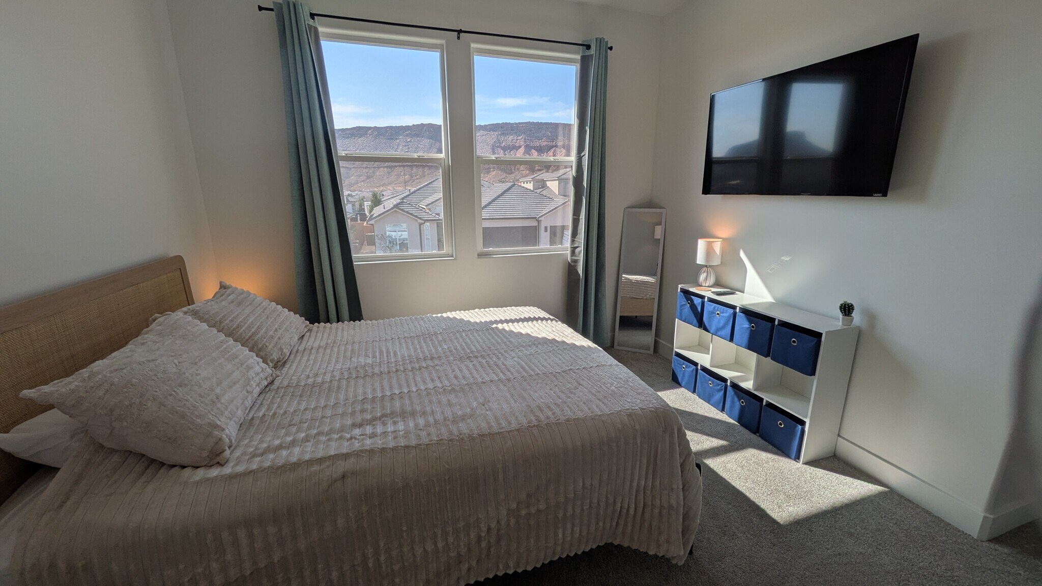 Building Photo - 693 S Taylor Creek Dr