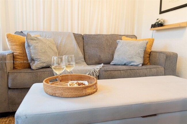 Building Photo - 312 SW 12th Ave