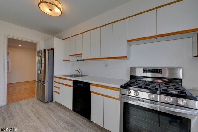 Building Photo - 255 Bogert Rd