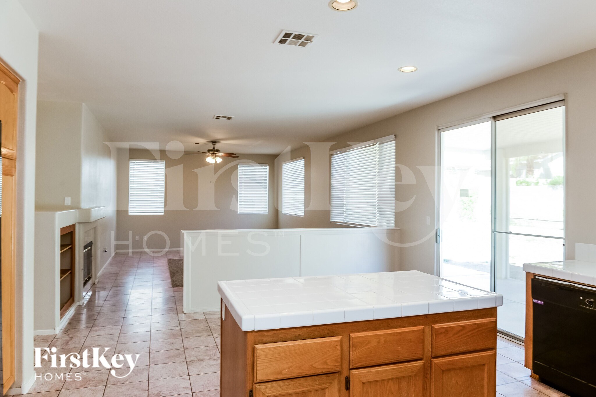 Building Photo - 820 Crescent Moon Dr