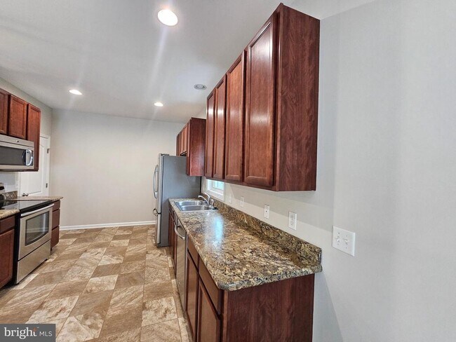 Building Photo - 270 Waterway Dr