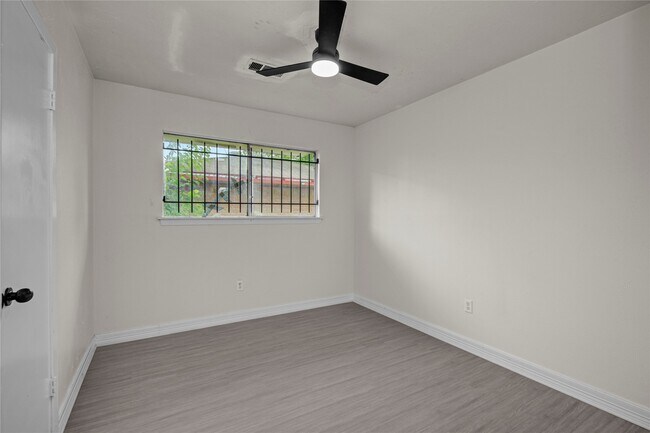 Building Photo - 7329 Gleason Rd