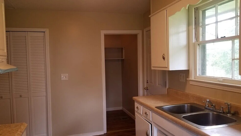 Building Photo - 4903 De Priest Ct
