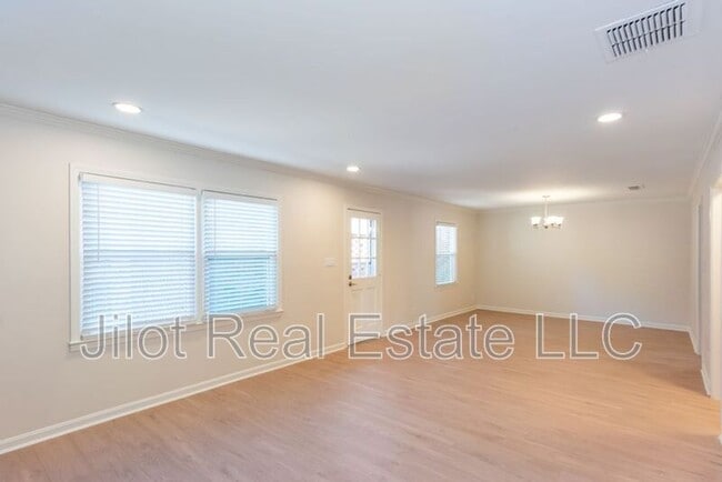 Building Photo - 1647 Executive Park Ln NE