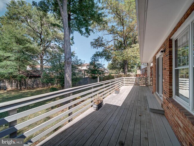 Building Photo - 705 Main Dr