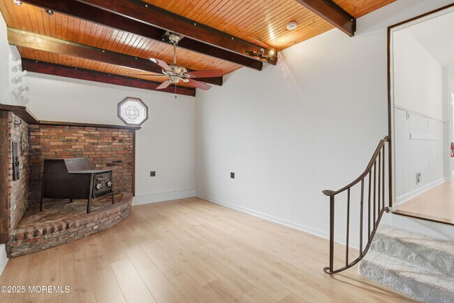 Building Photo - 218 Holly Ave