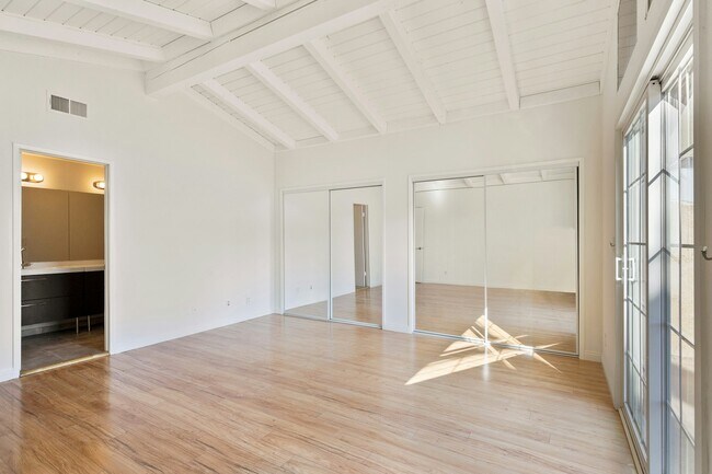 Building Photo - 845 2nd St