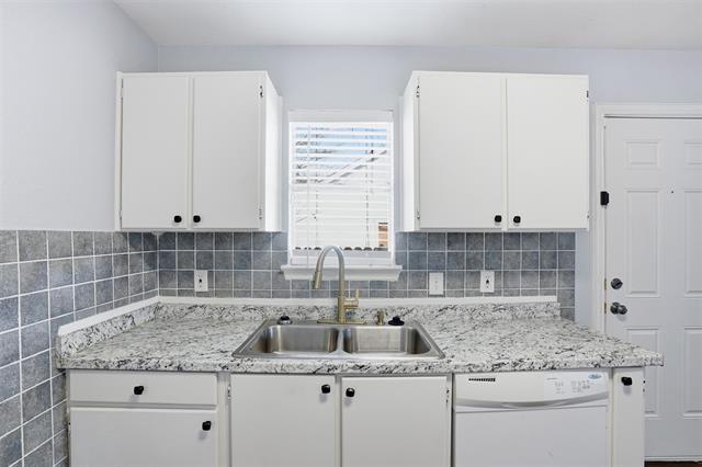 Building Photo - 209 E Lone Star St