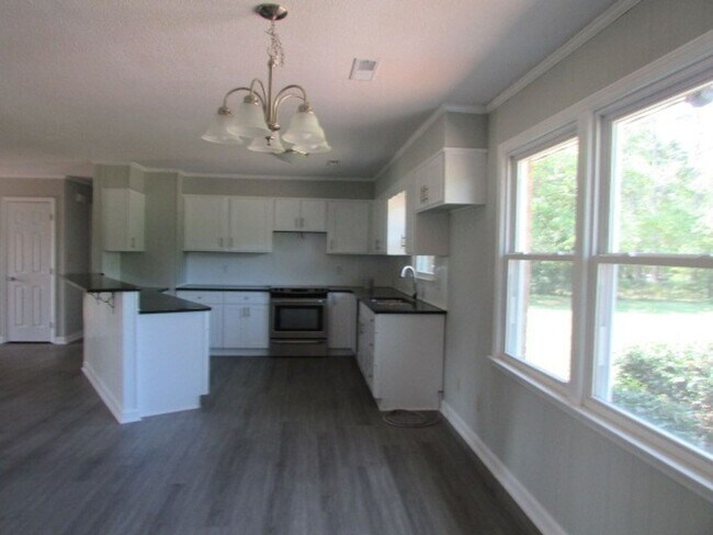 Building Photo - Steeplechase Subdivision, Close to Shaw AFB!