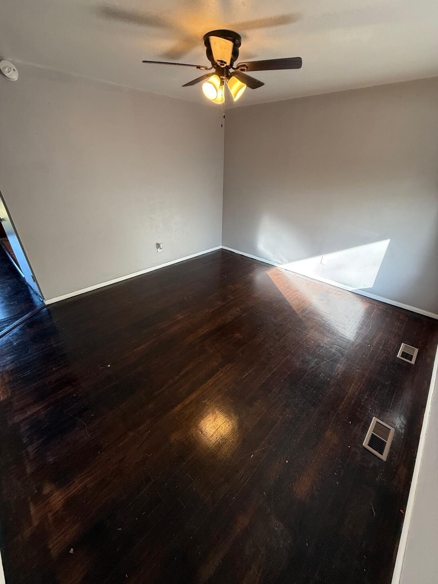 Building Photo - 10443 Royal Dr