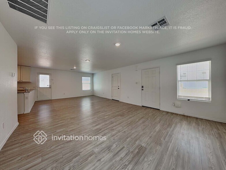 Building Photo - 10511 McClintock Dr