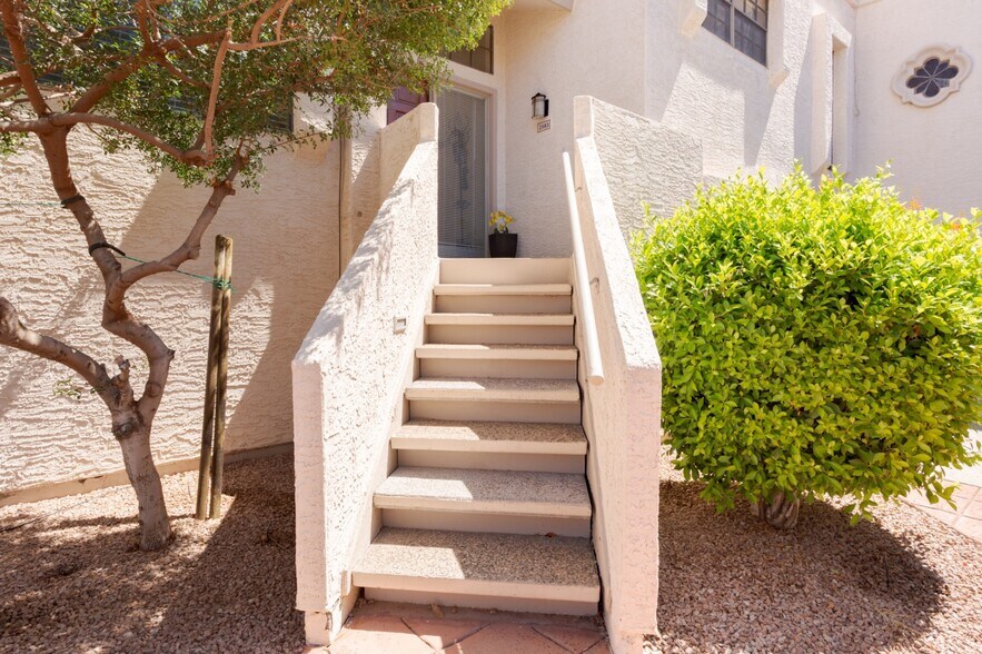 Entry - 7800 E Lincoln Dr
