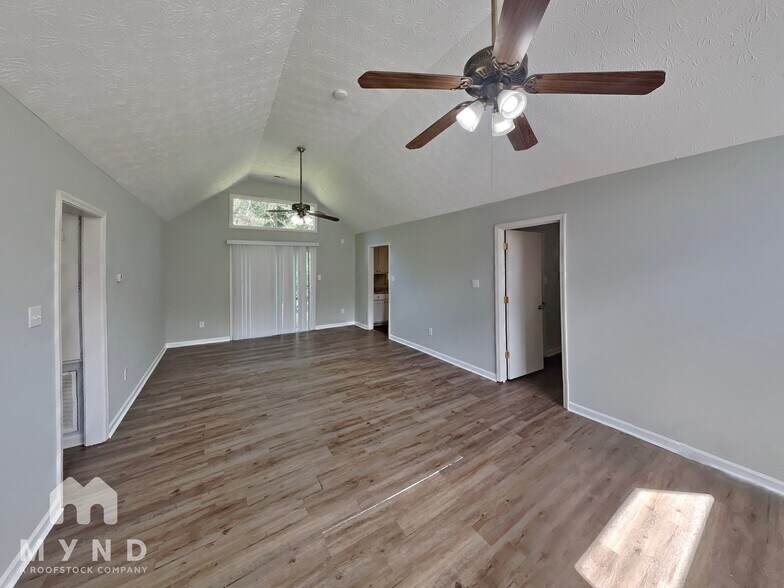 Building Photo - 65 Mountain View Cir