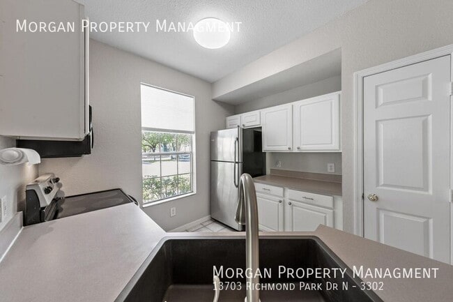 Building Photo - 13703 Richmond Park Dr N