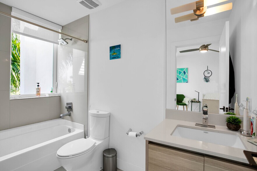 Building Photo - 87 N Shore Dr