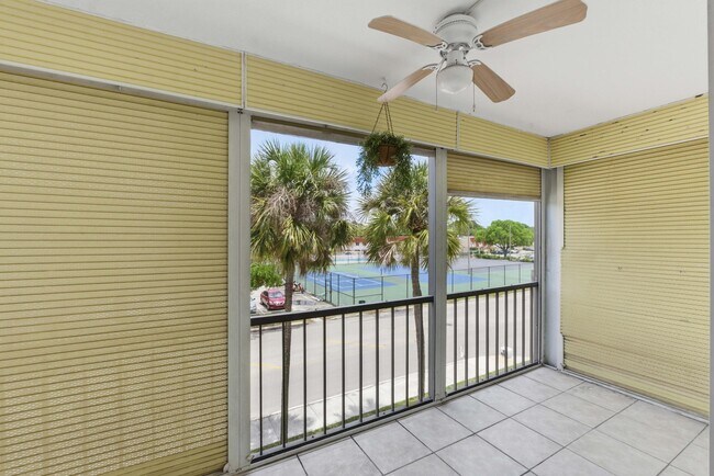 Building Photo - 4152 Inverrary Dr