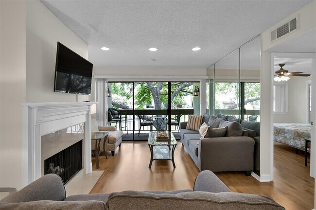 Building Photo - 12100 Melville Dr