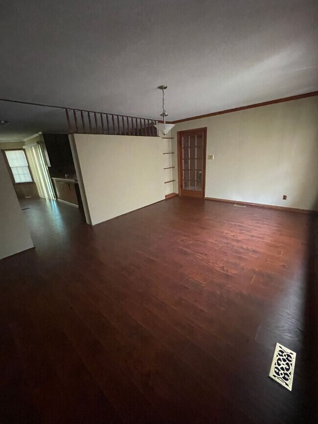 Building Photo - 105 Redwood Trail