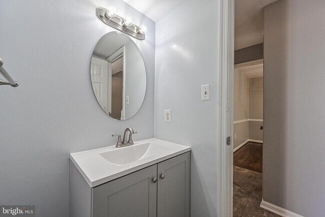 Building Photo - 7046 Leestone St