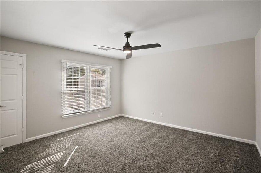 Building Photo - 124 Holcomb Ferry Rd