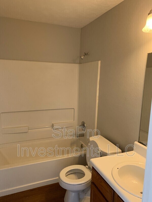 Building Photo - 110 Village Pl