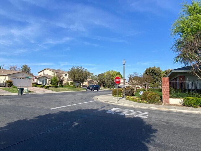 Building Photo - Gated Community of Grand Island in Seven Oaks 2 BD 2 BA Gorgeous House