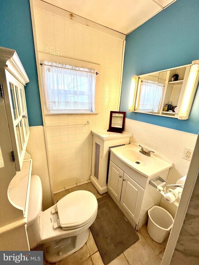 Building Photo - 145 N Nice St