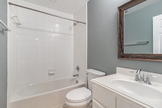 Building Photo - 18103 Red Ash Ct